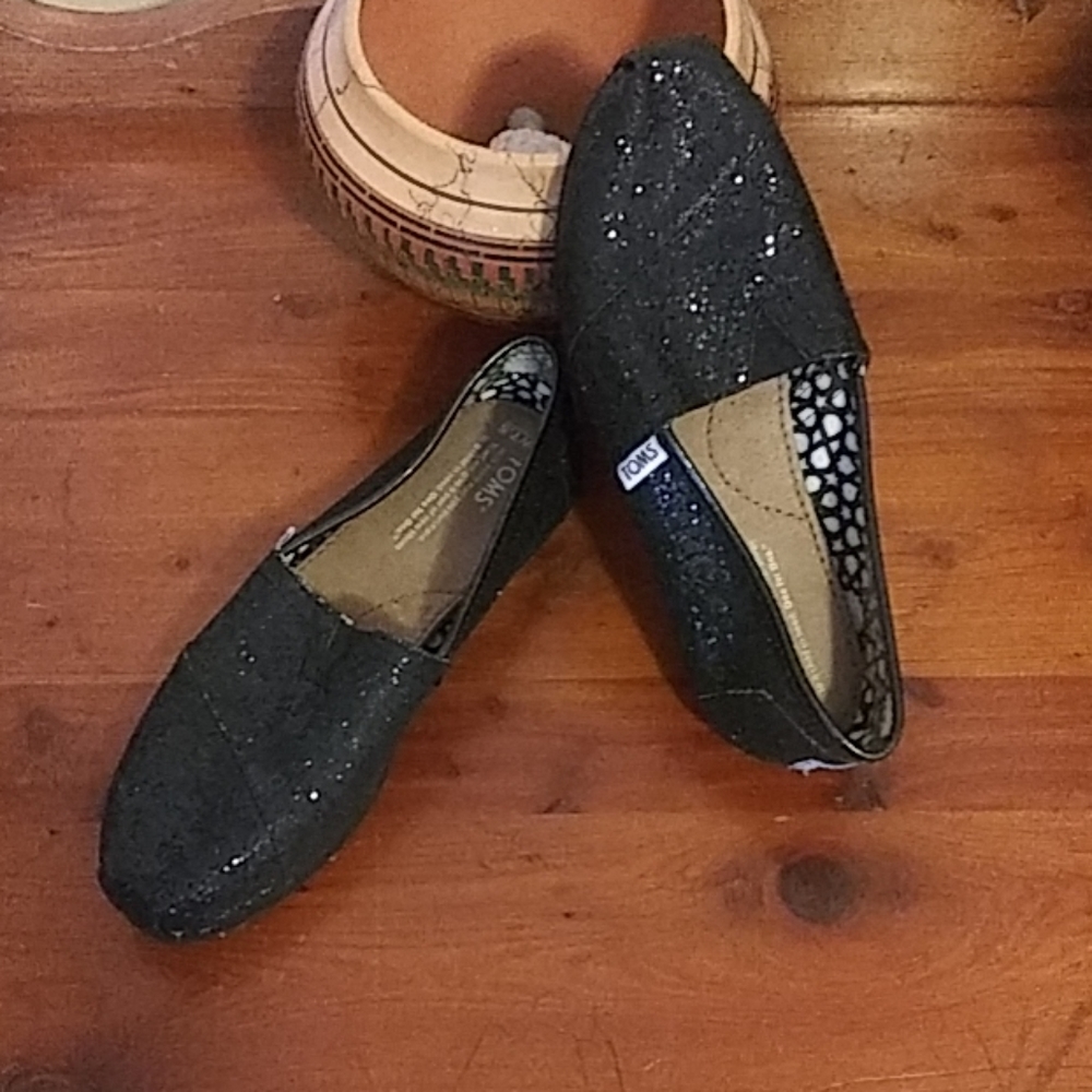 2/$25 Tom's Metallic Black Loafers